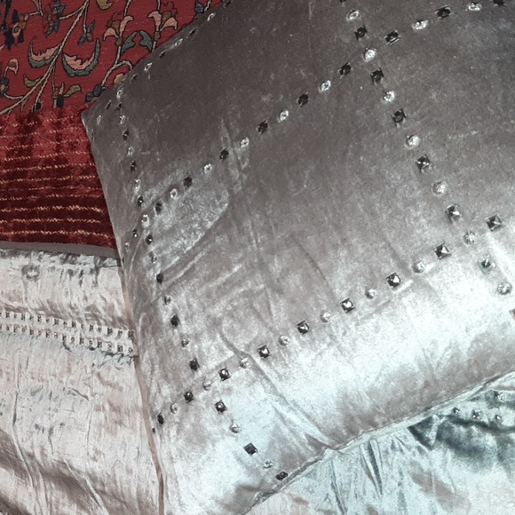 Callisto home accent pillow regular price 125usd - Picture 9 of 11